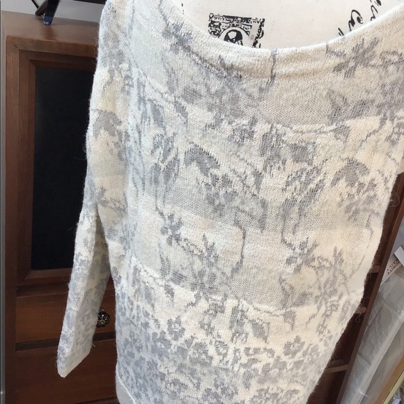 Free People Cream and Grey Oversized Sweater. - Picture 4 of 6